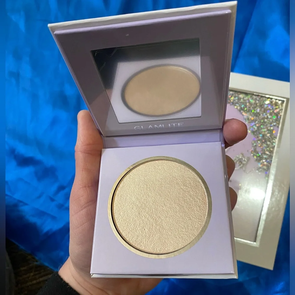 Mikayla Glamlite Make Up and Lashes Set - Picture 13 of 16